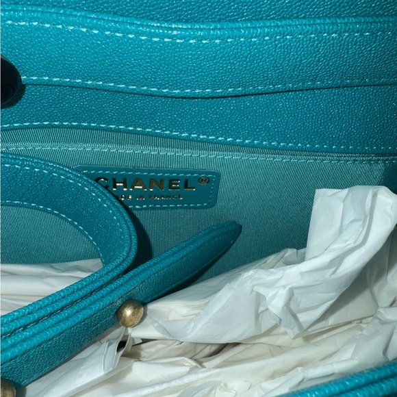 CHANEL Blue Quilted boy bag with Gold Chain - Picture 6 of 8